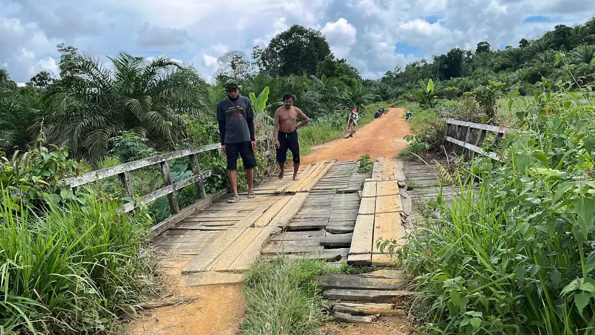 Jembatan di Dusun Tanak Kecamatan Kembayan Kabupaten Sanggau bakal dibangun kembali oleh Satgas TMMD. (ISTIMEWA)