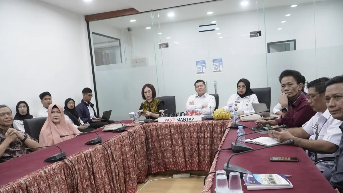 Kantor Wilayah Kementerian Hukum Kalimantan Barat menggelar kegiatan Penguatan Layanan Administrasi Hukum Umum (AHU) secara hybrid di Ruang Rapat Muladi, Rabu (6/5). (DOK KANWIL KEMENKUM KALBAR)