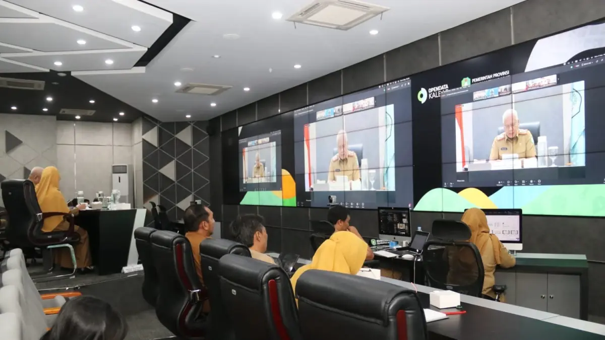 Sekda Kalbar Harisson menghadiri kegiatan asistensi secara virtual terkait Reformasi Birokrasi (RB), Sistem Akuntabilitas Kinerja Instansi Pemerintah (SAKIP), Zona Integritas (ZI). (Adpim Pemprov Kalbar)
