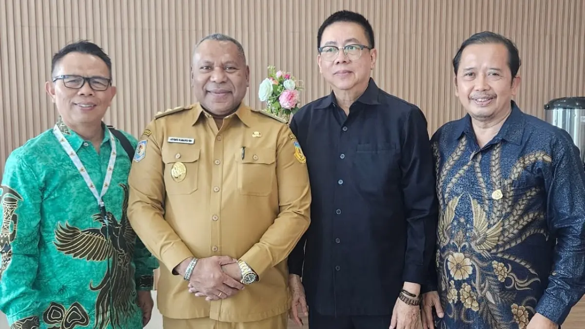 Ketua KTP2JB Dr.Suprapto, wakil Gubernur Papua Aryoko Alberto Ferdinand Rumaropen, S.P., M.Eng, Yosep Adi Prasetyo Ketua Dewan Pers (2016-2019) Syamsudin Hadi Sutarto waketum SPS.