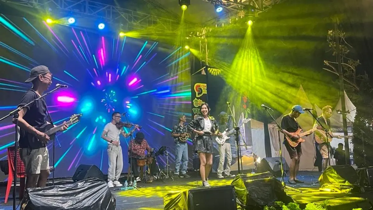 Penutupan Saprahan Khatulistiwa di halaman Mega Mall, Rabu (6/5). (MIRZA AHMAD MUIN/PONTIANAK POST)