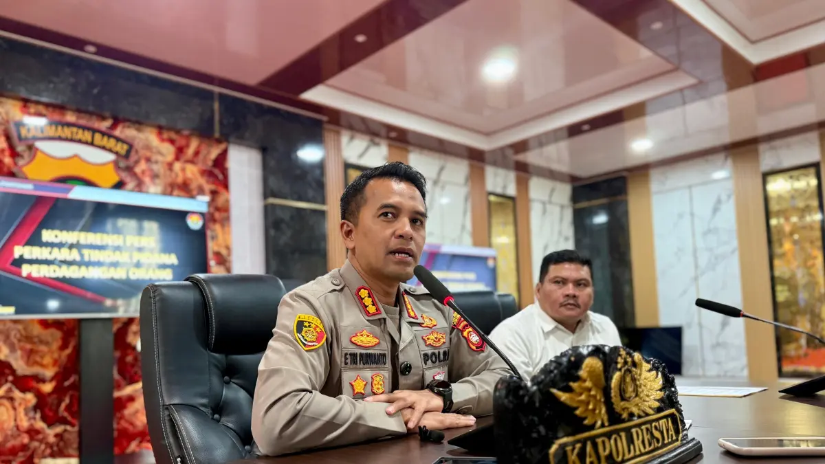  Polresta Pontianak menggelar konferensi pers terkait kasus Tindak Pidana Perdagangan Orang (TPPO), Rabu (6/5). (MEIDY KHADAFI/PONTIANAK POST)