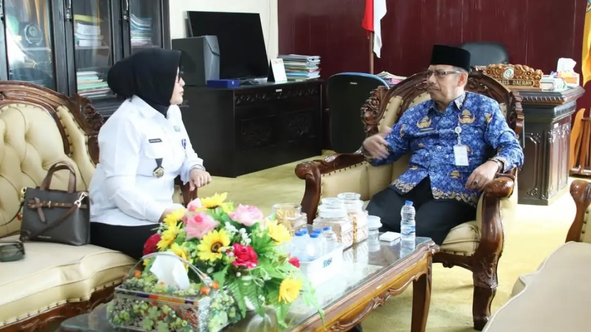 Sekda Ismail saat menerima audiensi Kepala BNN Mempawah di ruang kerjanya, beberapa waktu lalu. (ISTIMEWA)