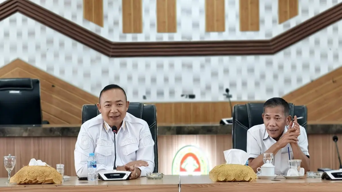Bupati dan Wabup Ketapang memberikan arahan kepada kepala OPD, Rabu (6/5). (ISTIMEWA)