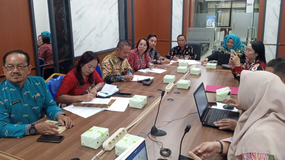 Kantor Wilayah Kementerian Hukum Kalimantan Barat menggelar rapat pengharmonisasian, pembulatan, dan pemantapan konsepsi Rancangan Peraturan Bupati (Raperbup) Landak pada Kamis (7/5). (DOK KANWIL KEMENKUM KALBAR)