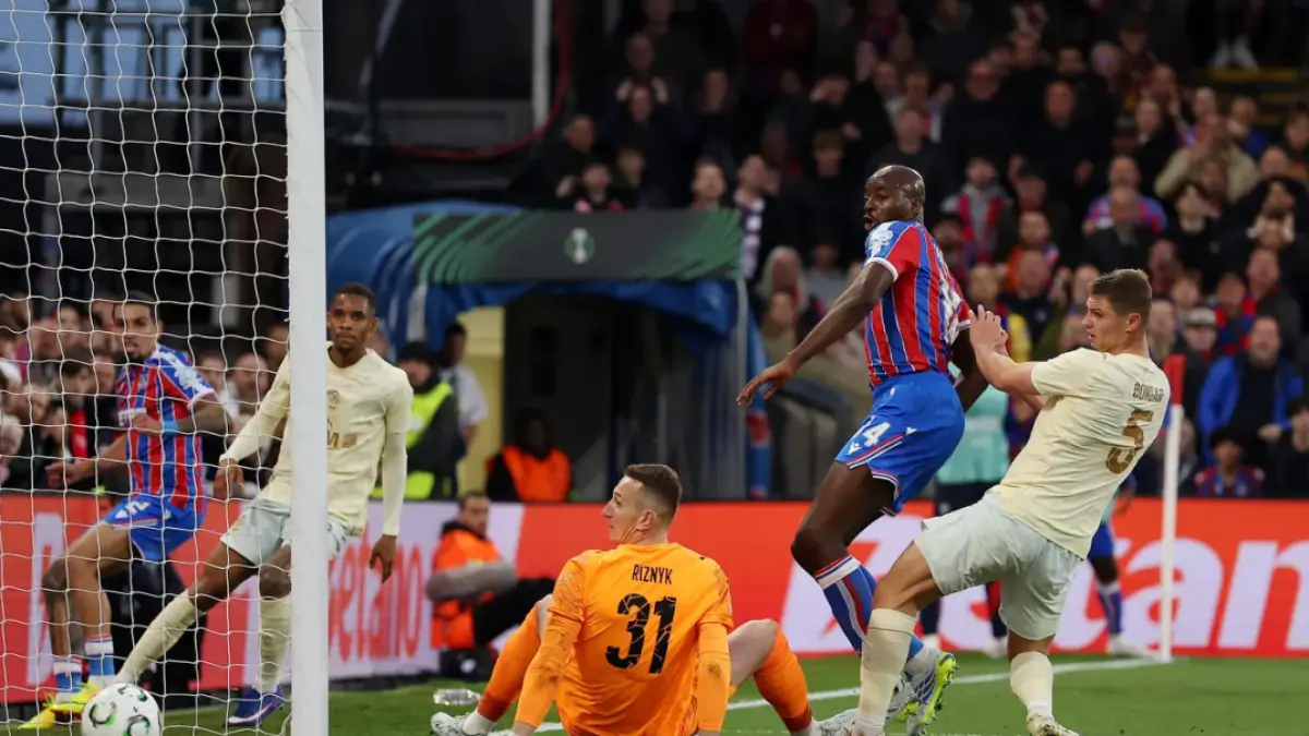 Pemain Crystal Palace mencetak gol ke gawang Shakhtar Donetsk dan memastikan tiket final Conference League. (Dok. Crystal Palace)