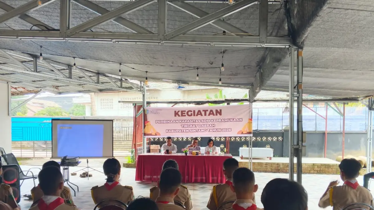 Staf Ahli Bupati Sintang Bidang Perekonomian, Pembangunan, dan Keuangan Helmi membuka kegiatan Pembinaan Kapasitas Sumber Daya Manusia Kepramukaan Tingkat Daerah Kabupaten Sintang Tahun 2026. RISKA /PONTIANAK POST 