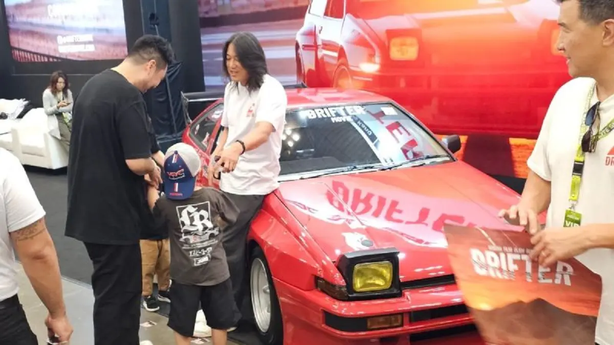 Aktor Hollywood Sung Kang melakukan jumpa penggemar dalam ajang The Luxe Showcase 2026 di ICE BSD, Kabupaten Tangerang, Sabtu (9/5). (ANTARA)
