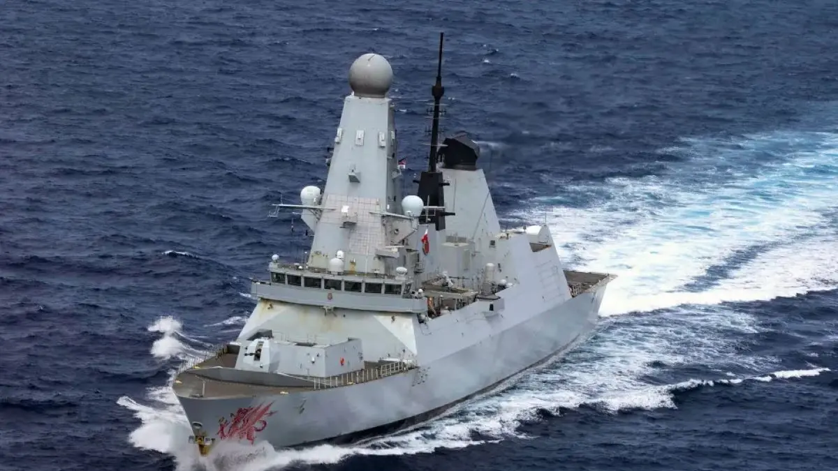 HMS Dragon dikerahkan menuju Selat Hormuz. (SWNS)