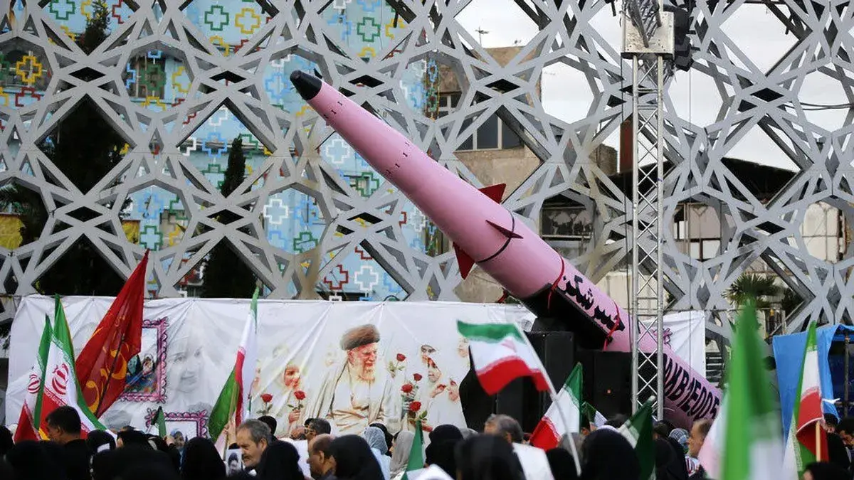 Pawai masyarakat Iran menyatakan kesetiaan kepada pemimpin baru Mojtaba Khamenei di Teheran pada 29 April 2026. (ANTARA/Anadolu)