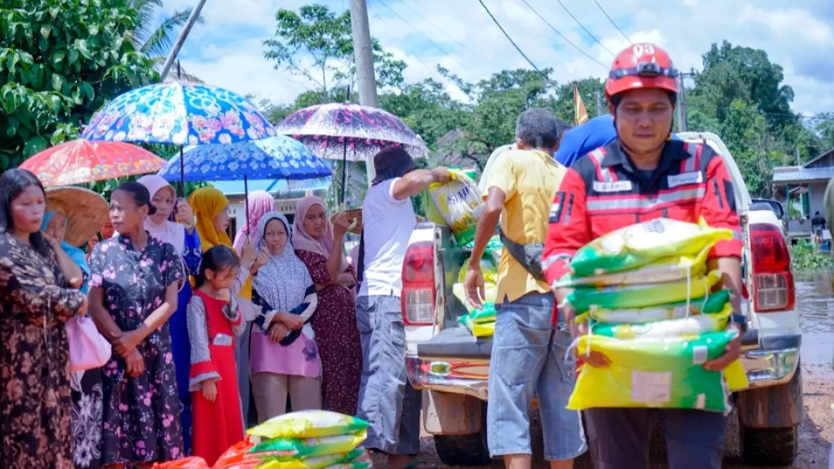 PT ANTAM (Persero) Tbk Unit Bisnis Pertambangan Bauksit Kalimantan Barat (ANTAM) menyalurkan bantuan tanggap darurat bagi masyarakat terdampak banjir di Dusun Cingka, Desa Tanjung Bunut, Kecamatan Tayan Hilir, Minggu 10 Mei 2026.&nbsp;