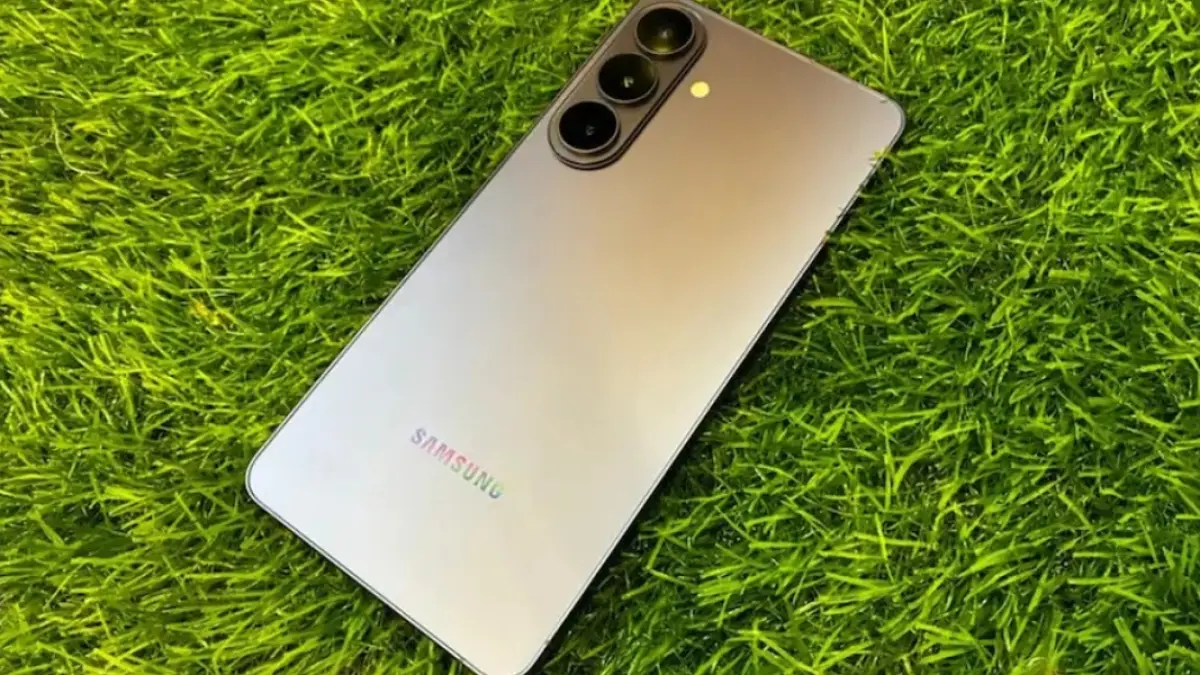 Samsung Galaxy S26 Plus yang harganya tembus Rp22 juta.(Dok. Apple)