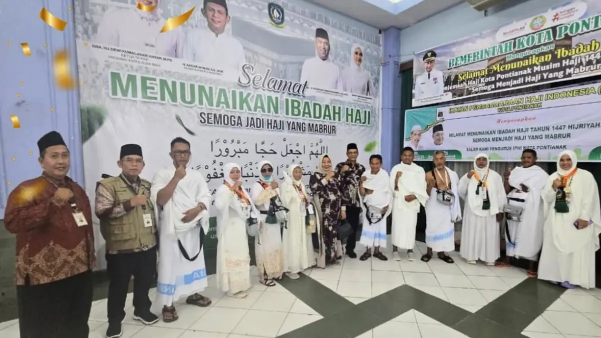  Kepala Kantor Kementerian Haji dan Umrah Kayong Utara, Iswandi, mendampingi keberangkatan jemaah haji hingga ke Batam, Minggu 10 Mei 2026. (PROKOPIM KKU)