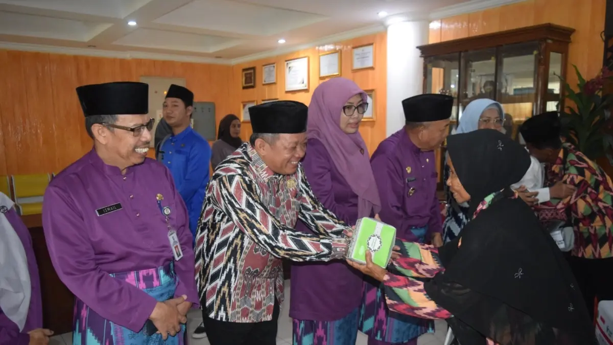 Safruddin Asra ikut melepas jemaah calon haji Kabupaten Mempawah (ISTIMEWA)