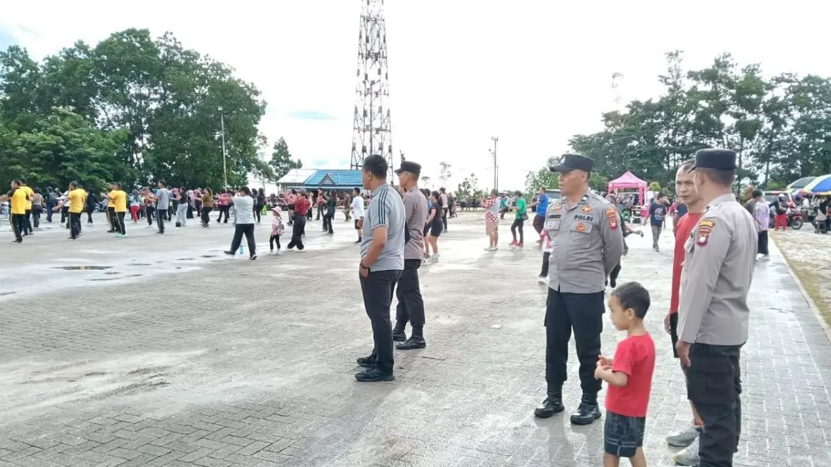 Warga memadati kawasan Taman Sabang Merah, Sabtu (9/5) untuk mengikuti kegiatan Samer Weekend. (HUMAS POLRES)