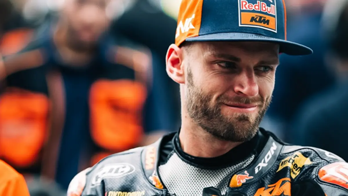 Brad Binder tampak frustrasi usai tampil buruk pada MotoGP Prancis di Le Mans. (INSTAGRAM/@bradbinder)