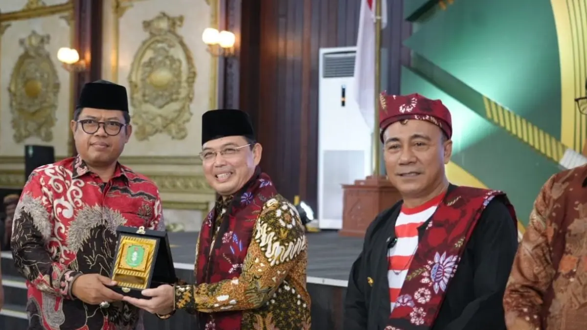 Gubernur Kalbar Ria Norsan dan Wakil Gubernur Kalbar Krisantus Kurniawan sama-sama hadir di Halalbihalal sekaligus Pelantikan dan Pengukuhan Pengurus Dewan Pimpinan Wilayah Ikatan Keluarga Madura (IKAMA) Kalbar.