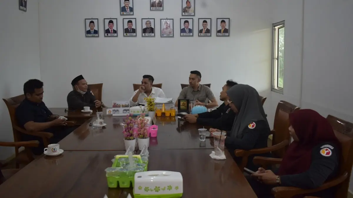 Bawaslu Kubu Raya melaksanakan audiensi dan konsolidasi demokrasi bersama KNPI Kubu Raya di Kantor DPRD Kubu Raya, Selasa (12/5), dalam rangka memperkuat pengawasan partisipatif pemilu. (ISTIMEWA)