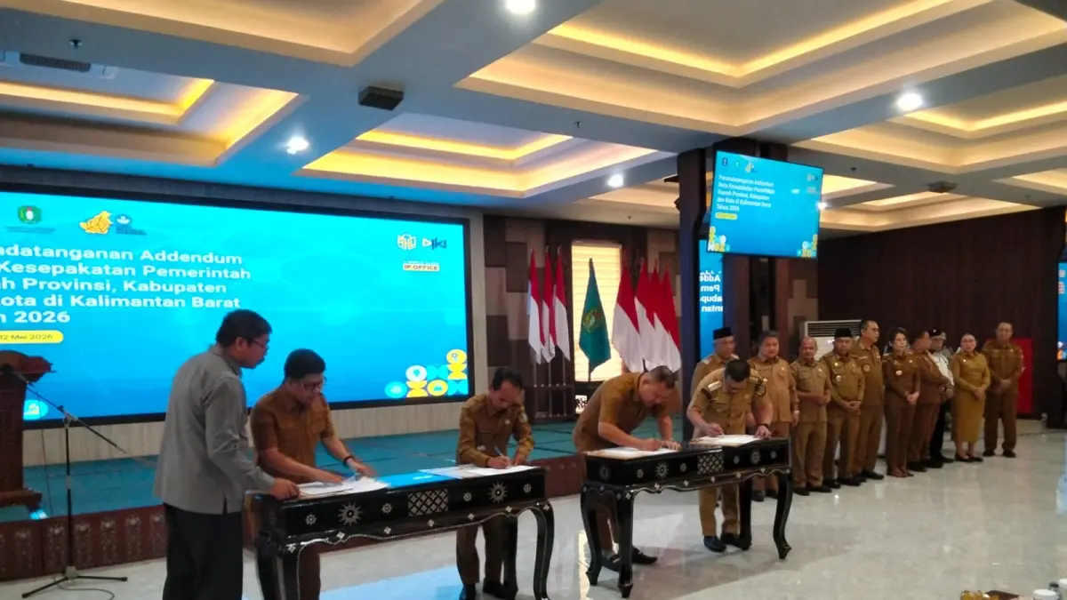 Bupati Romi Wijaya menandatangani addendum nota kesepakatan bersama Kantor Wilayah Kementerian Hukum Kalimantan Barat.  