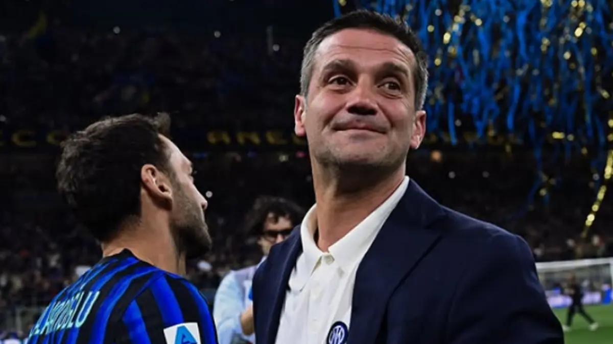 Cristian Chivu memberikan instruksi kepada pemain Inter jelang final Coppa Italia melawan Lazio. (INSTAGRAM/@inter)