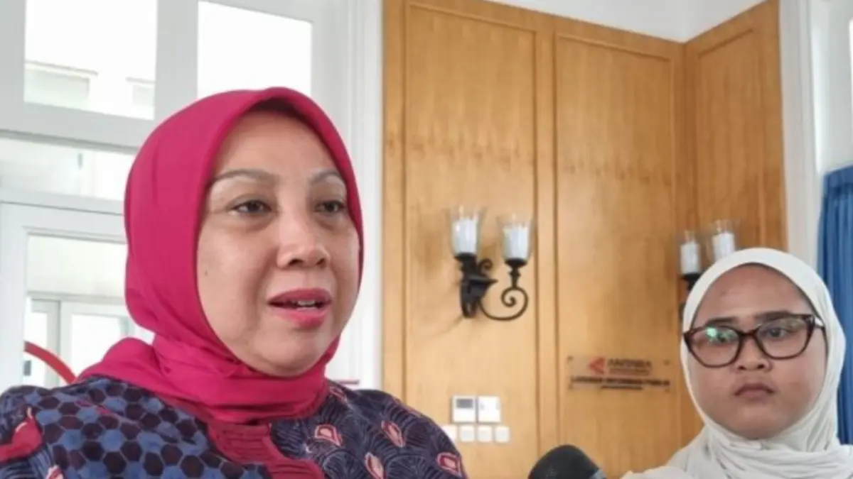 Deputi Bidang Perlindungan Khusus Anak KemenPPPA Ratna Susianawati saat wawancara doorstop di Antara Heritage Center, Jakarta, Rabu (14/1). (ANTARA/Anita Permata Dewi)