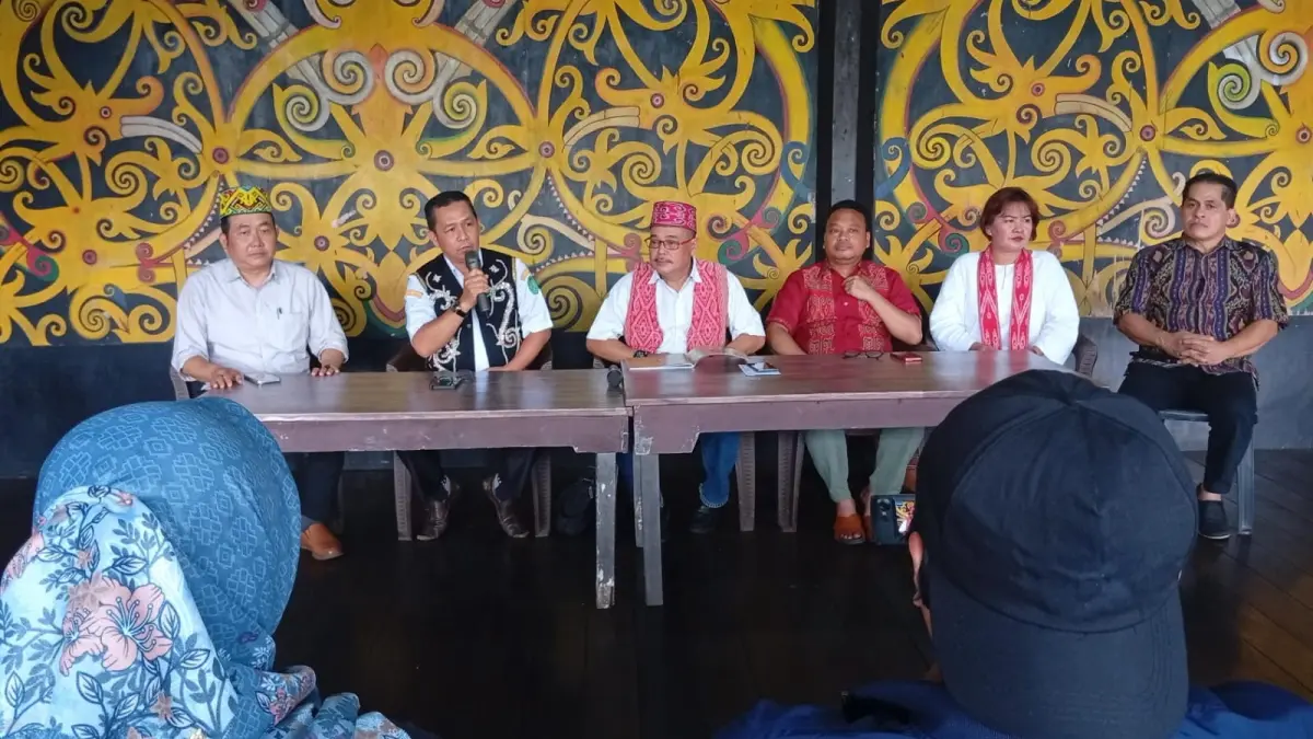 Jumpa Pers: Panitia Pekan Gawai Dayak (PGD) XL Tahun 2026 menggelar jumpa pers di Rumah Betang, Jalan Sutoyo, Rabu (13/5). (HARYADI/PONTIANAK POST)

