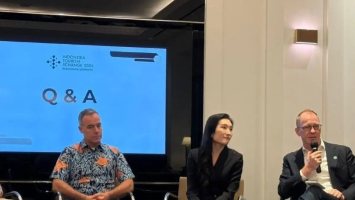 Regional Vice President-Asia Pacific STR Jesper Palmsqvuit (paling kanan) menjelaskan situasi hotel mewah di Indonesia dalam temu media di Jakarta, Selasa (12/5). (ANTARA/Hreeloita Dharma Shanti)