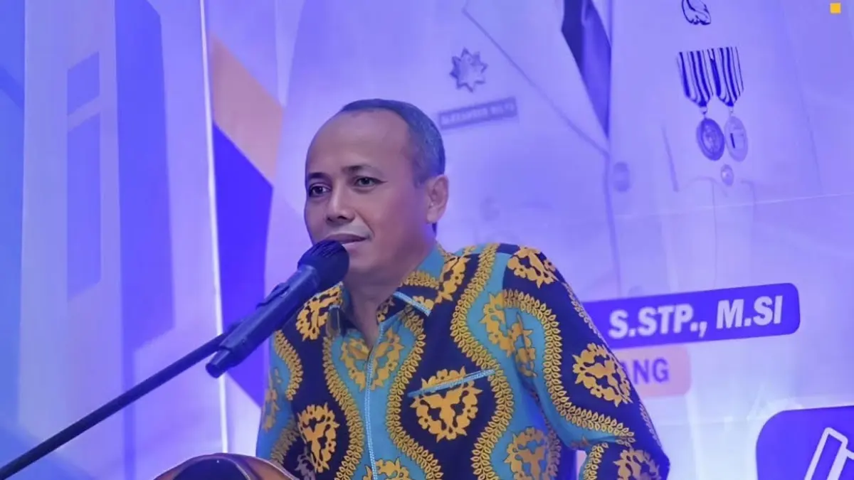 Sekda Ketapang, Repalianto, memberikan sambutan saat membuka Job Fair 2026, Senin (11/5) malam. (ISTIMEWA)