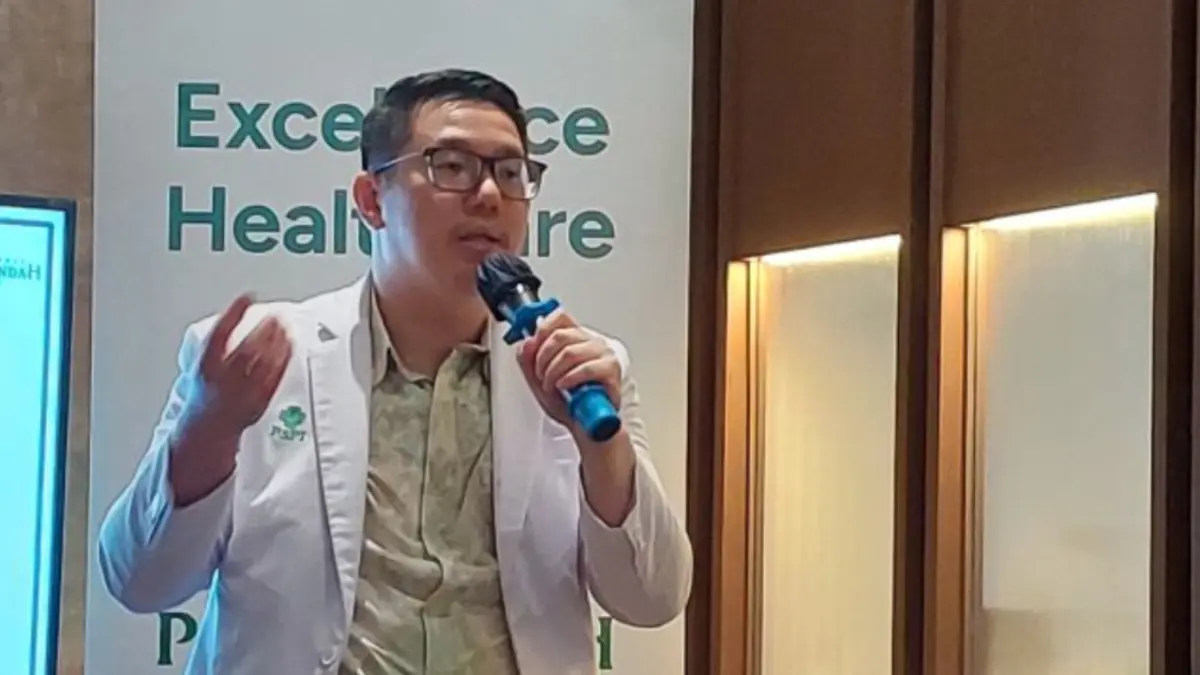 Dokter spesialis neurologi lulusan Universitas Indonesia dr. Andre Sp.N dalam diskusi mengenai stroke di Jakarta, Selasa (12/5) (ANTARA/Fitra Ashari)