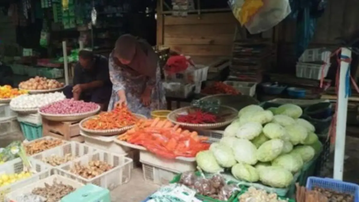 Sejumlah komoditas pangan yang diperjualbelikan di pasar tradisional Indrasari Pangkalan Bun, Rabu (13/5). (ANTARA/Safitri RA).
