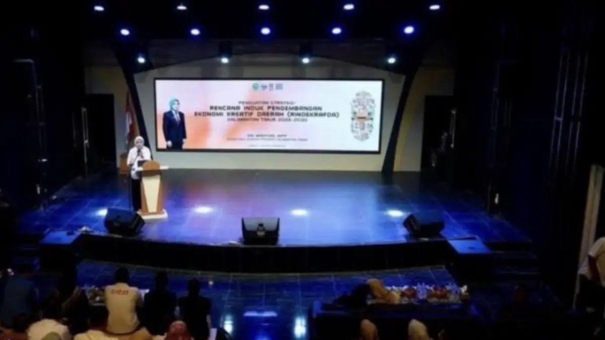 Sekda Provinsi Kaltim, Sri Wahyuni saat memberikan arahan dalam agenda penguatan strategi Rindekrafda Kaltim 2026–2030 di Temindung Creative Hub (TCH) Samarinda. (ANTARA/ HO- Adpim)