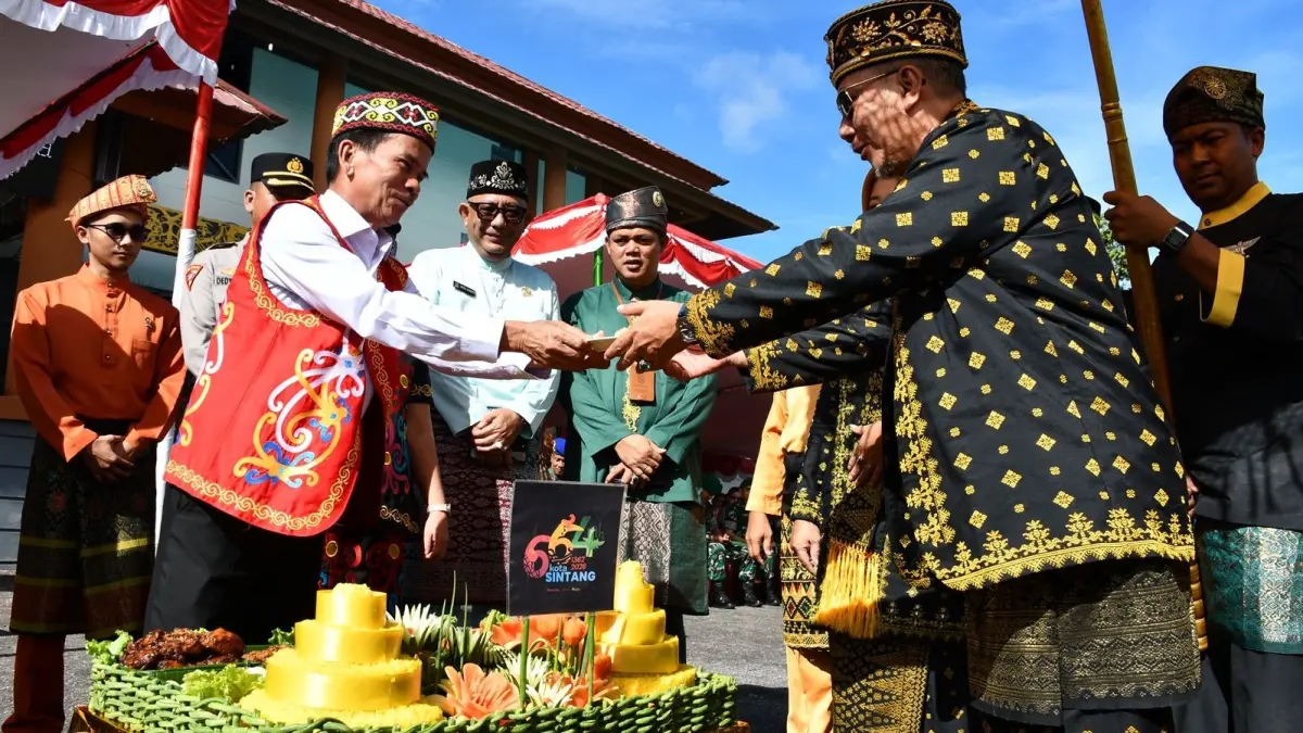 Peringatan hari jadi Kota Sintang ke-664 tahun 2026 menjadi momen Pemkab untuk meyakini kota yang telah berusia lebih dari enam abad itu memiliki peluang tumbuh lebih pesat sebagai pusat pemerintahan, ekonomi, dan peradaban masyarakat di wilayah timur Kalimantan Barat. (ISTIMEWA)