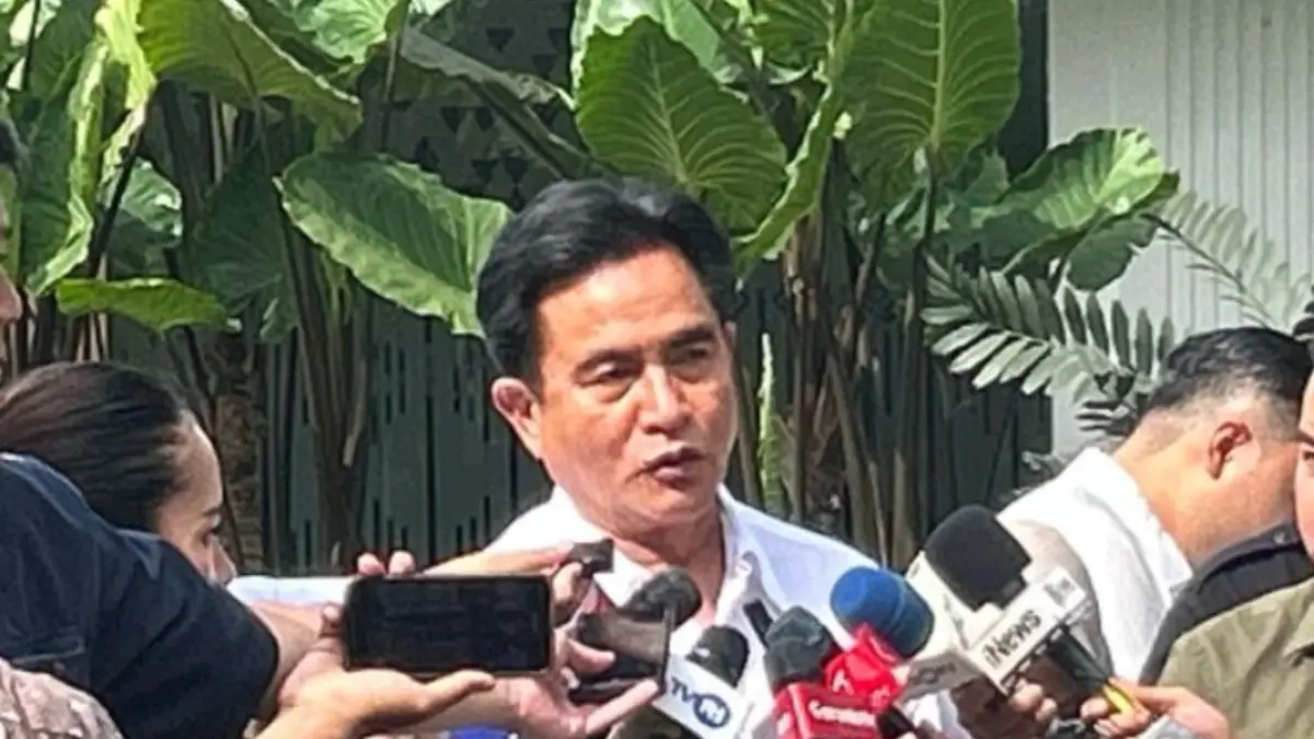 Arsip. Menteri Koordinator Bidang Hukum, HAM, Imigrasi, dan Pemasyarakatan Yusril Ihza Mahendra di Kompleks Istana Kepresidenan, Jakarta, Selasa (5/5). (ANTARA/Maria Cicilia Galuh)