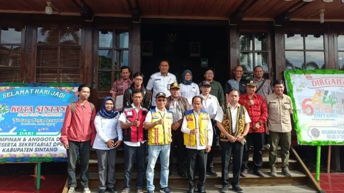 BPJN Provinsi Kalimantan Barat mulai melakukan survei lapangan sebagai langkah awal penyusunan desain penataan dan pelebaran jalan di simpang yang selama ini menjadi salah satu titik padat kendaraan di Kota Sintang. (ISTIMEWA)