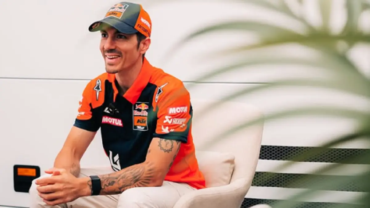 Maverick Vinales kembali ke paddock MotoGP Catalunya 2026 usai operasi bahu. (INSTAGRAM/@maverick12official)