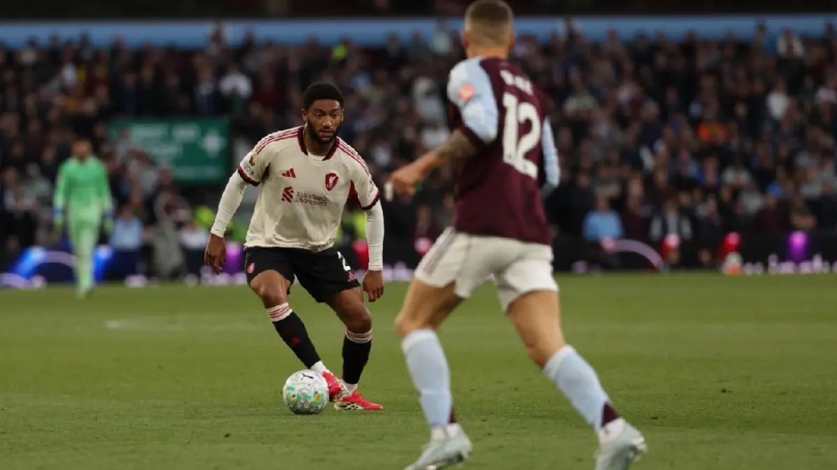 Joe Gomez kecewa setelah Liverpool kalah 2-4 dari Aston Villa di Villa Park. (Dok. Liverpool)