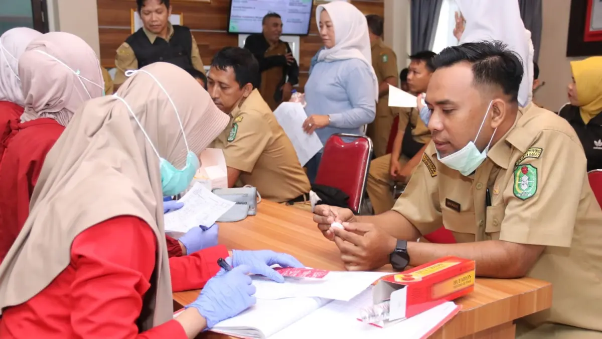 Para pendonor darah yang ikut kegiatan donor darah dengan tema “Kenali Thalassemia, Lindungi Generasi Masa Depan di Aula Bhinneka Tunggal Ika, Kantor BPDSM Kalbar, Selasa (12/5).