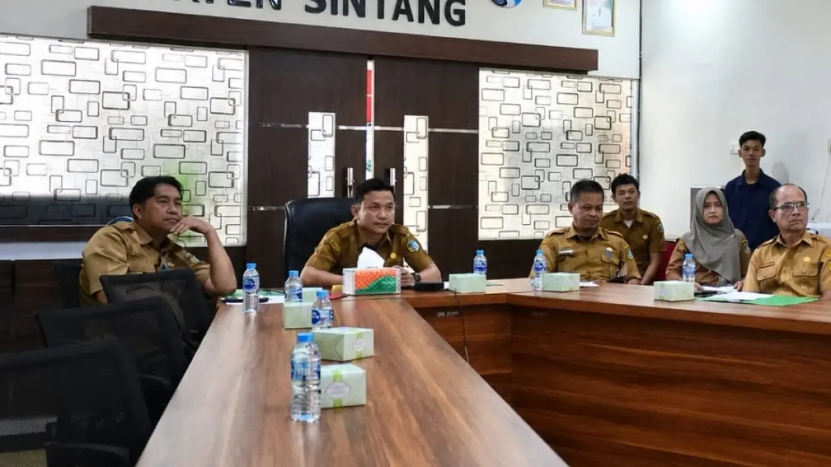Pemerintah Kabupaten Sintang terus mendorong percepatan pembangunan jaringan listrik di wilayah perdesaan yang hingga kini masih menghadapi keterbatasan akses energi. (ISTIMEWA)