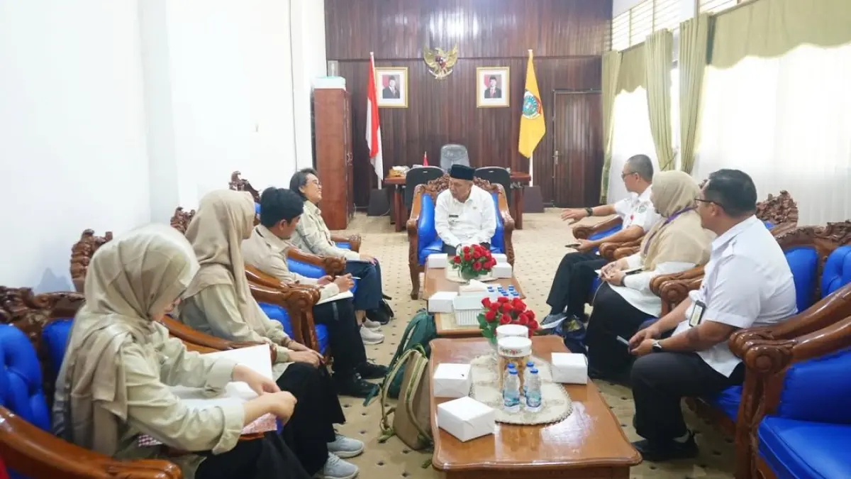 Suasana audiensi di Ruang Kerja Wakil Bupati Mempawah.