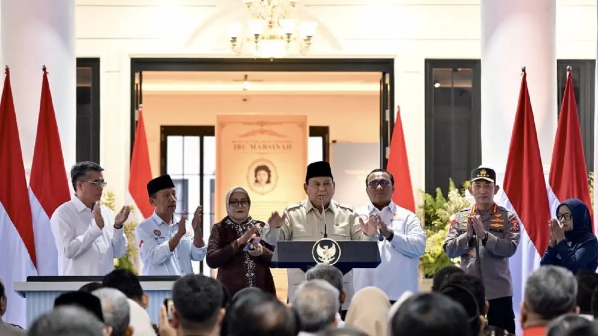 Presiden Prabowo Subianto berpidato saat acara peresmian Museum Marsinah di Kabupaten Nganjuk, Jawa Timur, Sabtu (16/5). (ANTARA/HO-BPMI Sekretariat Presiden.)