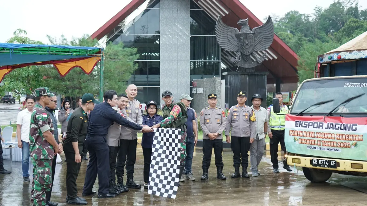 Pelepasan ekspor 100 ton jagung dari Kabupaten Bengkayang menuju Malaysia melalui PLBN Jagoi Babang sebagai bagian dari Panen Raya Jagung Serentak Kuartal II Tahun 2026 dan penguatan ketahanan pangan nasional.