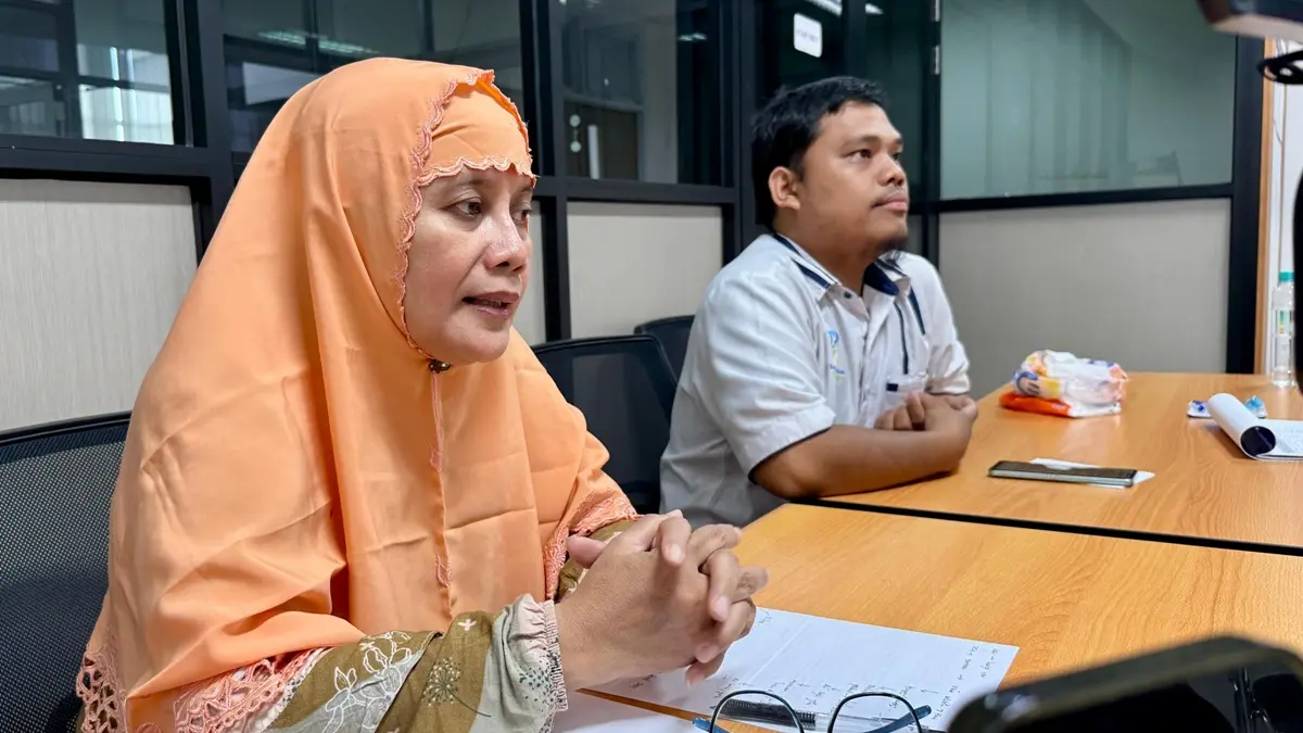 Ketua Satgas PPKPT Universitas Tanjungpura Emilya Kalsum didampingi Anggota Tim Advokasi dan Hukum Satgas PPKPT Safaruddin Harefa menyampaikan terkait perkembangan kasus deepfake oleh Mahasiswa Untan, Senin (18/5). (MEIDY KHADAFI/PONTIANAK POST)