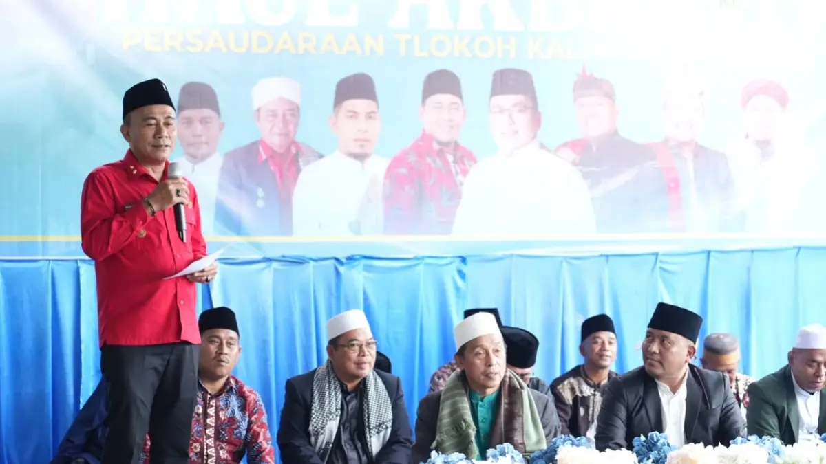 Krisantus Kurniawan saat menghadiri peringatan Haul Akbar IV Persaudaraan Tokoh Madura Kalbar Minggu (17/5/2026). (BIRO ADPIM KALBAR)