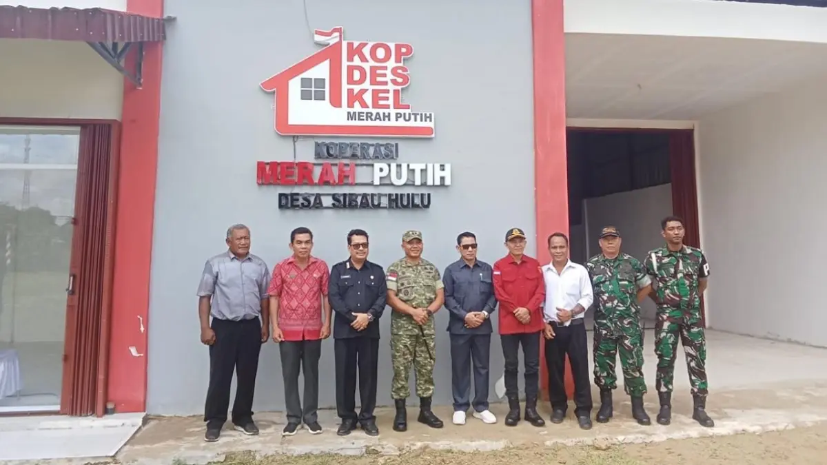 Forum Koordinasi Pimpinan Daerah (Forkopimda) Kabupaten Kapuas Hulu mengikuti kegiatan peluncuran perdana Koperasi Desa/Kelurahan Merah Putih (KDKMP) secara virtual yang dipimpin langsung oleh Presiden Republik Indonesia, bertempat di Gedung KDKMP Sibau Hulu. (ISTIMEWA)

