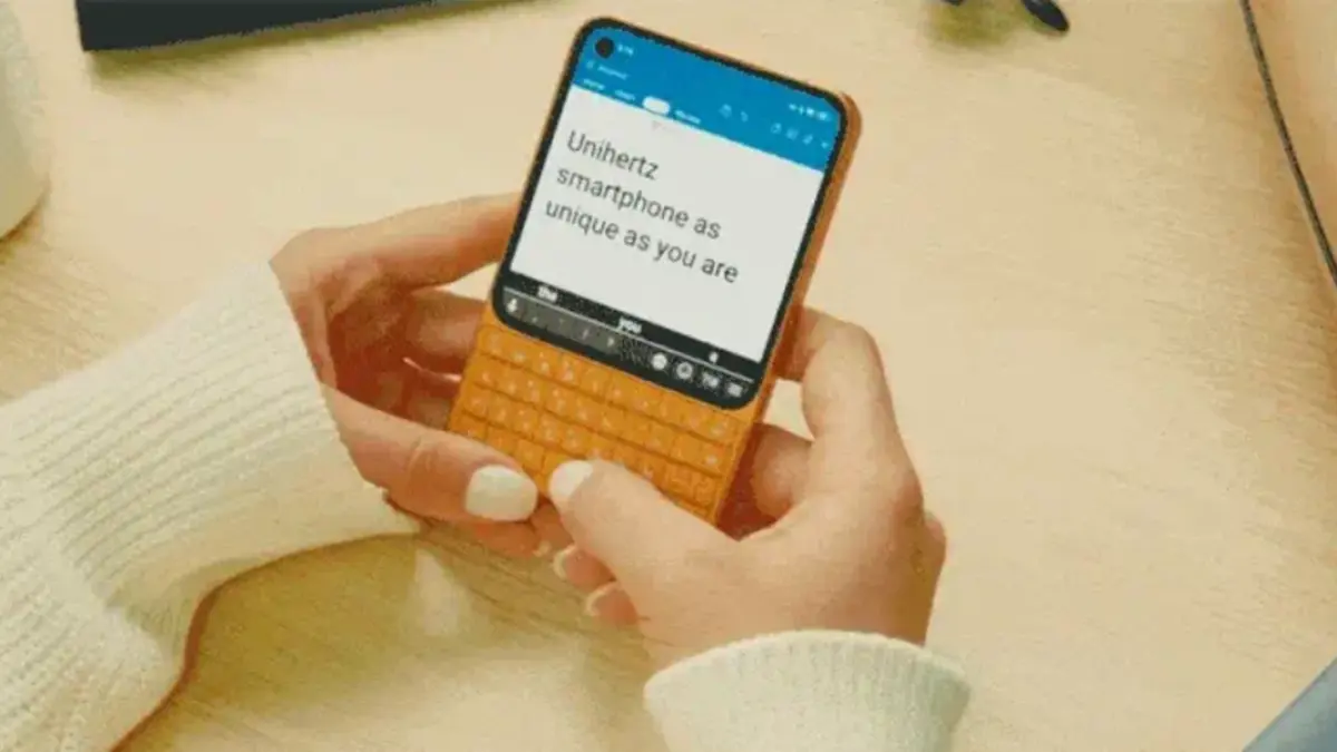 Unihertz Titan 2 Elite mengusung desain keyboard fisik ala BlackBerry dengan sistem Android modern. (Dok. Unihertz)