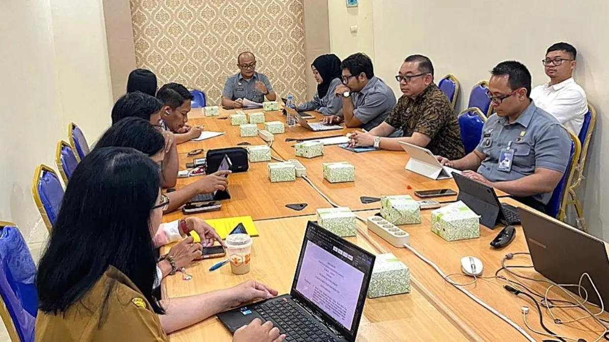Kantor Wilayah Kementerian Hukum Kalimantan Barat menggelar harmonisasi Raperda Sanggau tentang Izin Membuka Tanah Negara pada Senin (18/5). (DOK KANWIL KEMENKUM KALBAR)