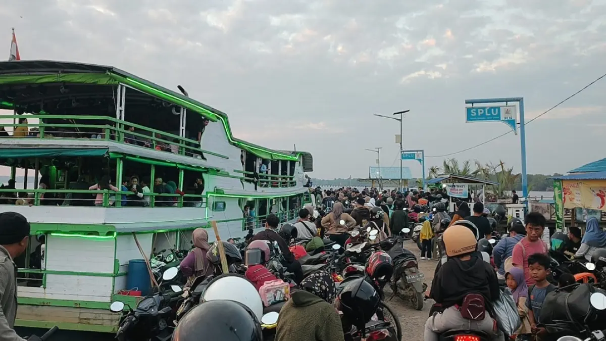 Penyeberangan kapal rute Teluk Batang di Kayong Utara tujuan Rasau Jaya di Kubu Raya dan sebaliknya. (ISTIMEWA)