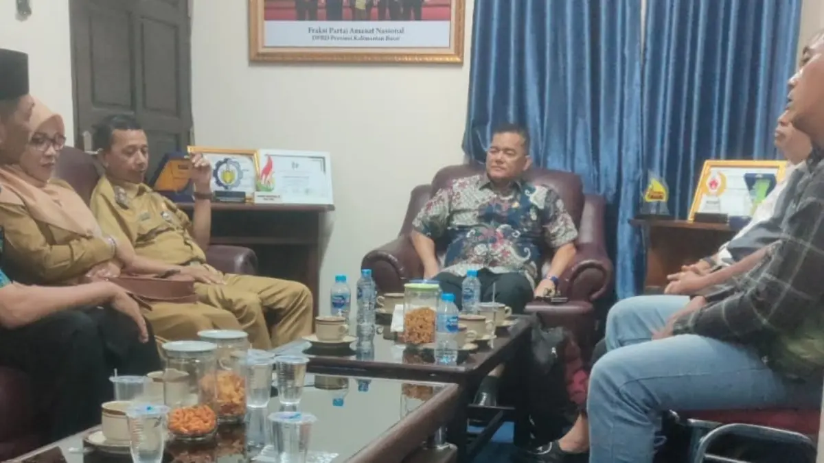 Pertemuan Perwakilan Komisi 1 DPRD Kalbar demgan tokoh masyarakat perumnas IV, perwakilan RT/RW dan kelurahan terkait masalah ini. (DENY HAMDANI/PONTIANAK POST)