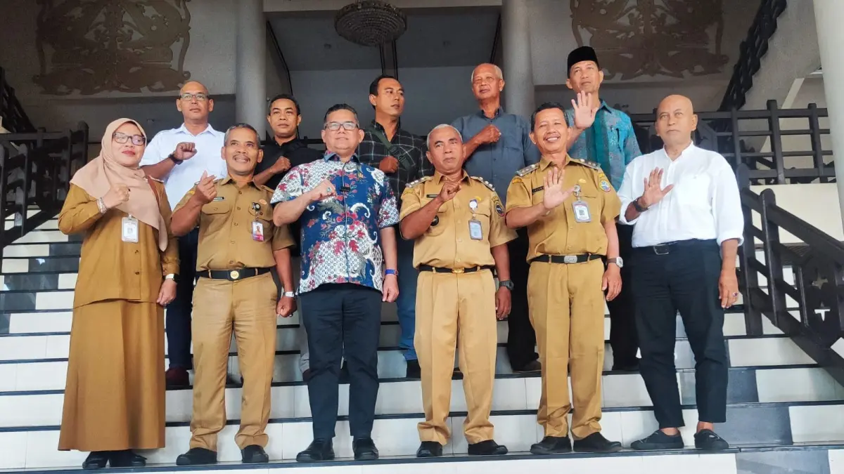 Perwakilan RT/RW dan kelurahan usai pertemuan bersama Komisi 1 DPRD Kalbar. (DENY HAMDANI/PONTIANAK POST)