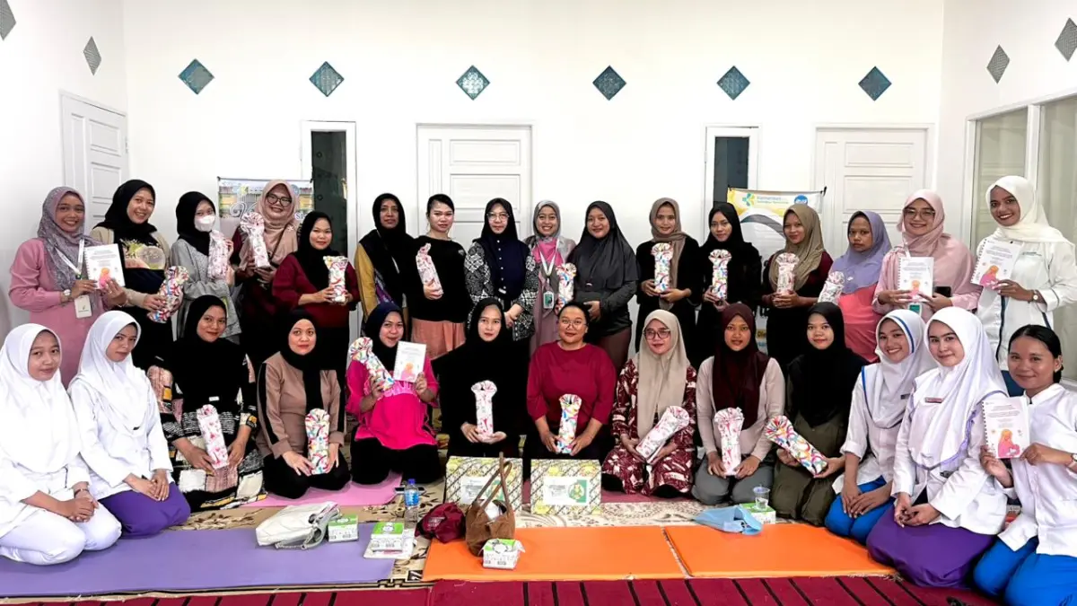 Tim dosen dan mahasiswa Jurusan Kebidanan Poltekkes Kemenkes Pontianak melaksanakan kegiatan pengabdian kepada masyarakat (PkM) berupa edukasi persiapan laktasi dan manajemen ASI eksklusif bagi ibu hamil di TPMB Hermayanti, wilayah kerja UPT Puskesmas Saigon, Pontianak Timur, pada (16/5).&nbsp;